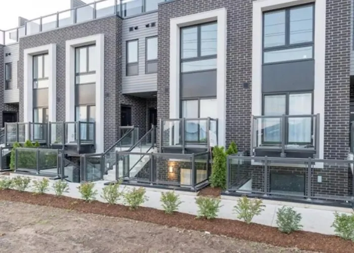 Exquisite, Bright & Modern Condo.