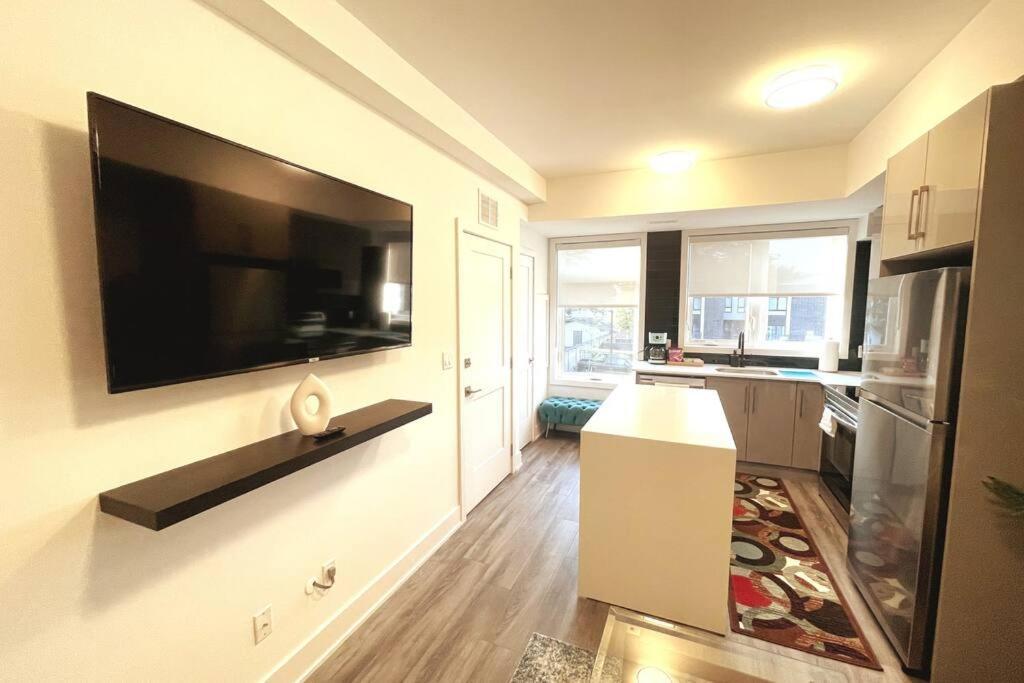 Apartment Exquisite, Bright & Modern Condo.