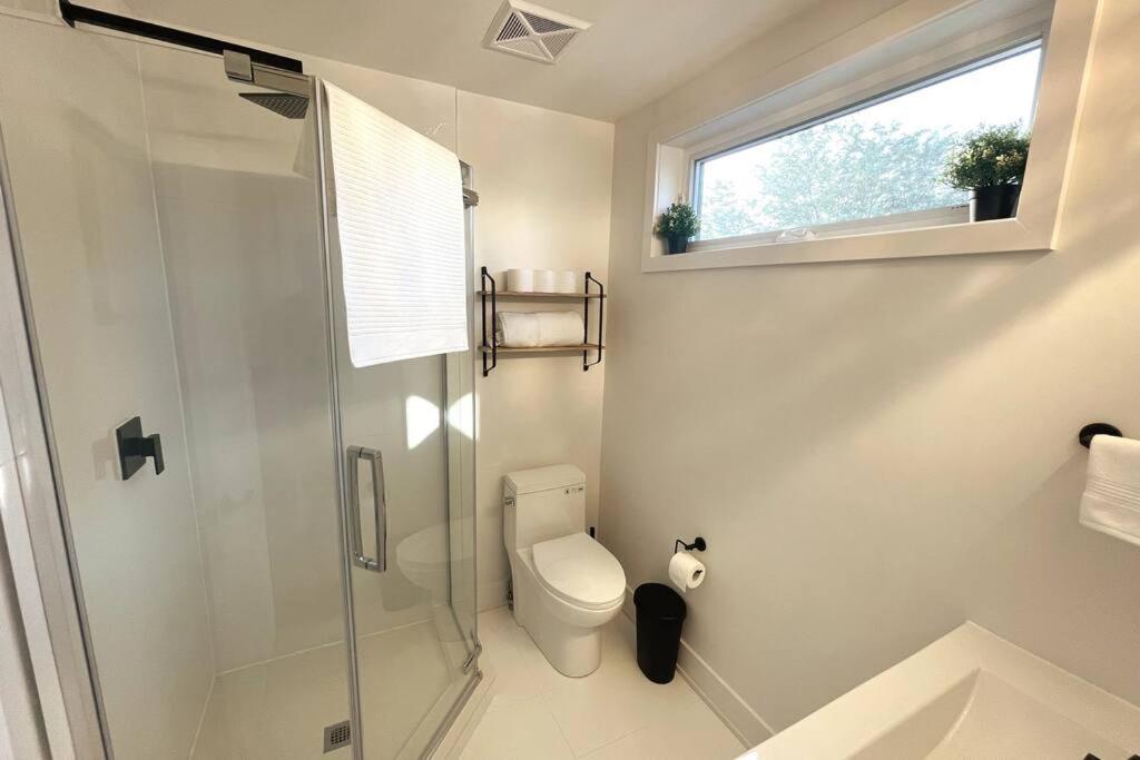 Exquisite, Bright & Modern Condo. Apartment Niagara Falls